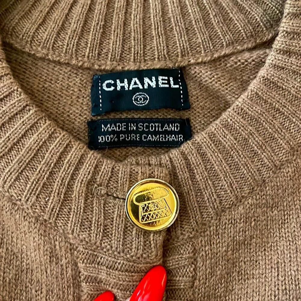 CHANEL 100% PURE camelhair sweater made in Scotland 💫 sm/med fit /no low bids🙏